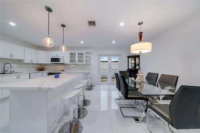 Building Photo - 1025 NW 128th Ct