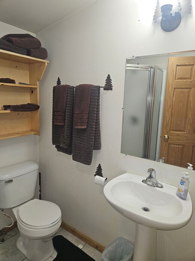 Building Photo - 2 Bed / 2 Bath Fully Furnished Cabin House...