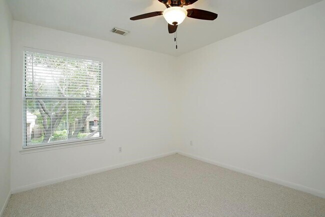 Building Photo - 6902 Afton Woods Dr