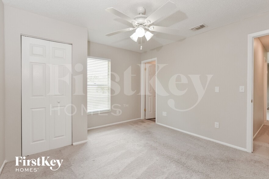 Building Photo - 910 Clayton Dr