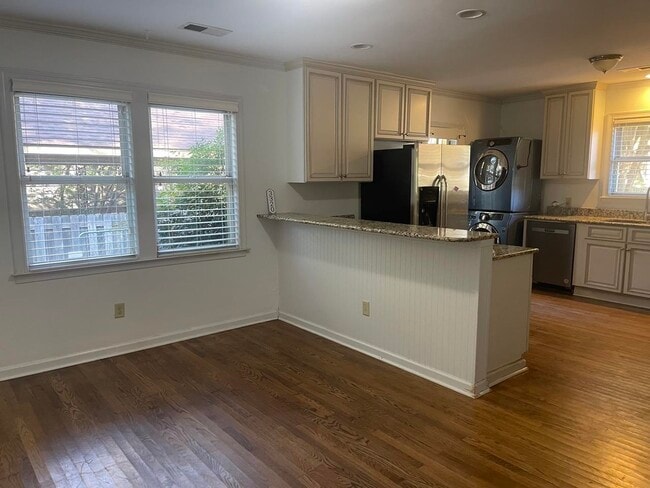 Building Photo - 3320 Central Ave