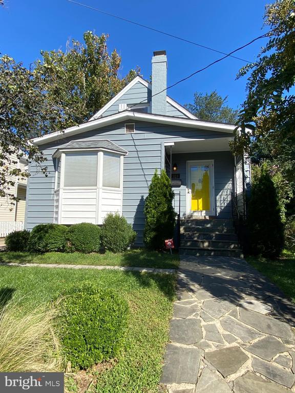 Building Photo - 323 S Adams St