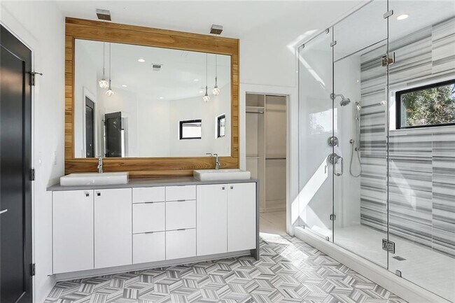 Building Photo - 2985 Lookout Pl NE