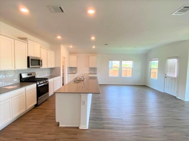 Building Photo - 480 Jack Ryan