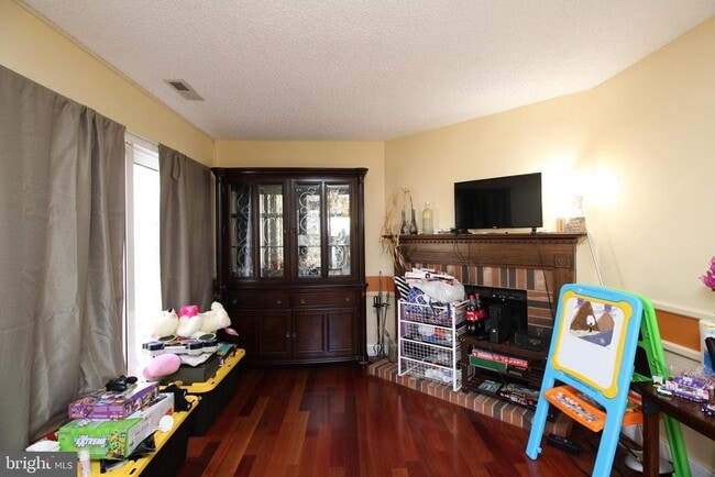 Building Photo - 9 Halstead Pl