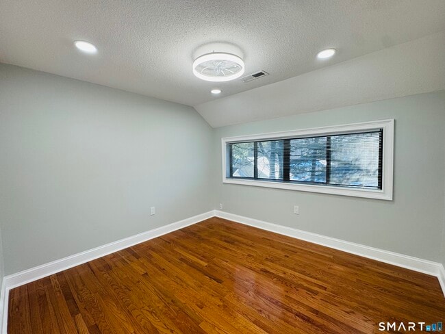 Building Photo - 2 Highland Square