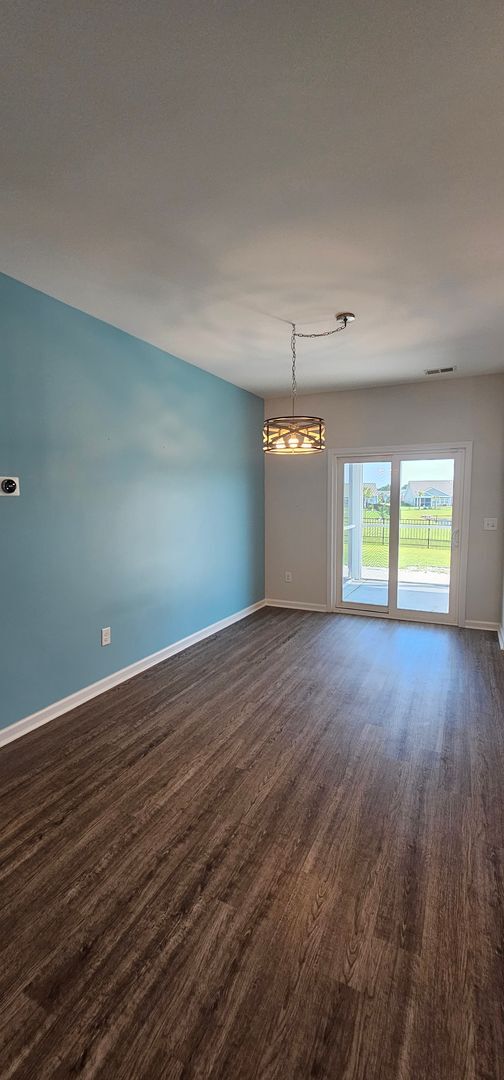 Building Photo - Live where charm meets convenience-Glenmoo...