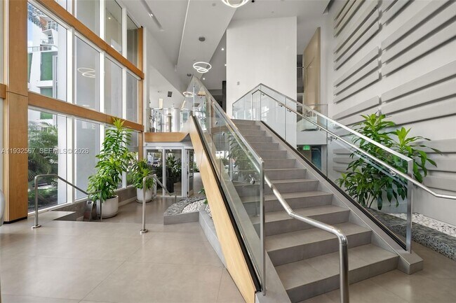 Building Photo - 600 NE 27th St