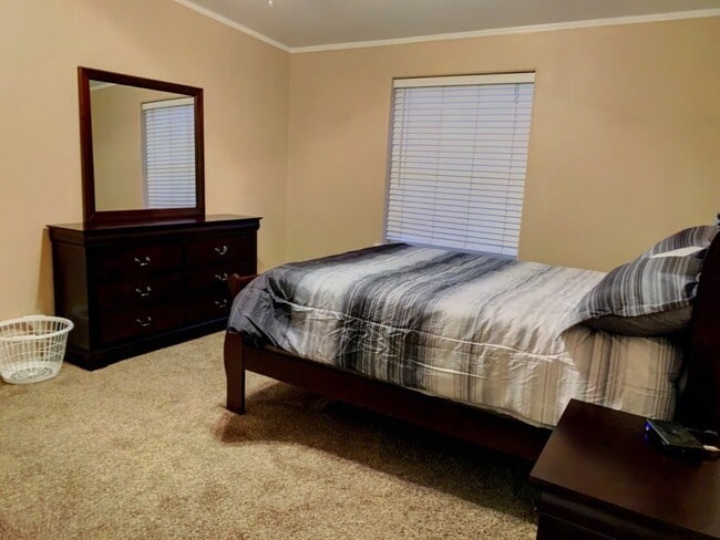 Building Photo - Fully Furnished Nice 3BR/2BA Home
