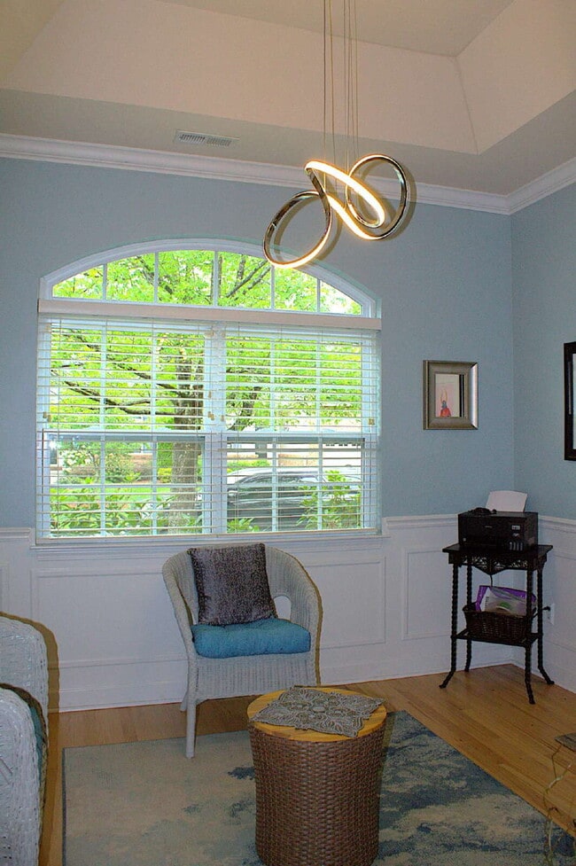 Building Photo - "Luxurious 3-Bed Condo in Hendersonville: Spacious 2023 Sq Ft within a 55+ community.”