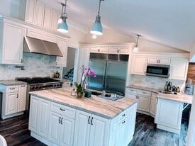 Building Photo - 536 Cardinal Dr