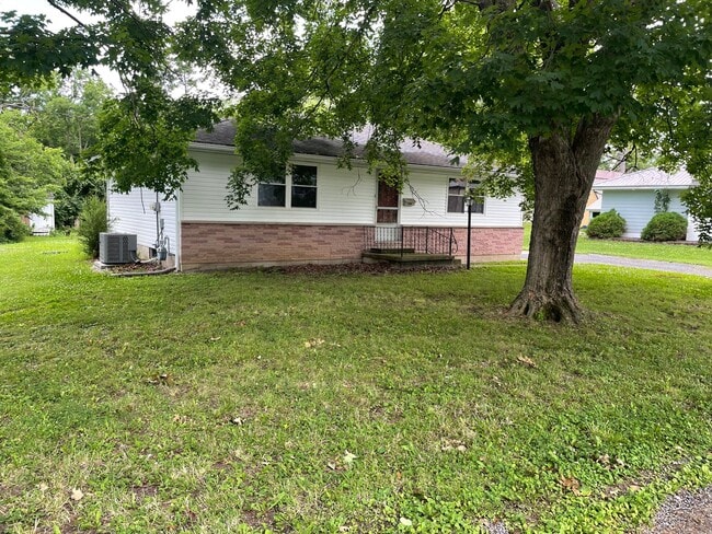 Primary Photo - 582 E Lebanon St