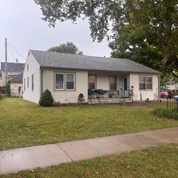 923 on left 925 on right - 923 SW 8th Ave