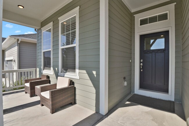 Building Photo - Single Family w/ Elegance