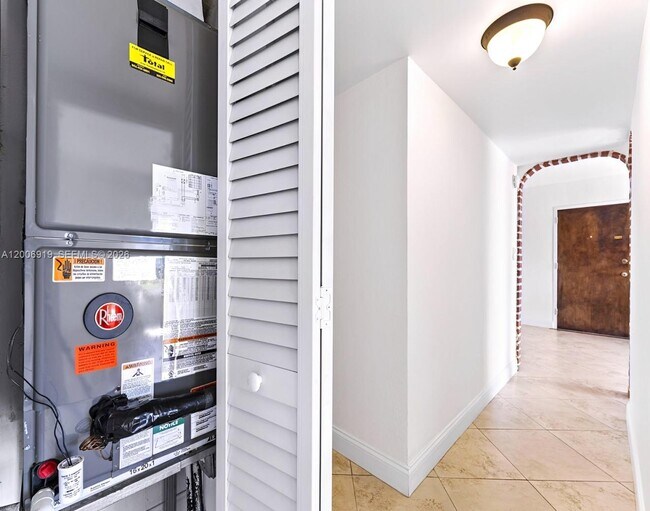 Building Photo - 5020 NW 79th Ave