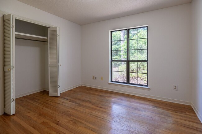 Building Photo - 3-Bedroom, 2-Bath with Den in Spanish Fort Estates