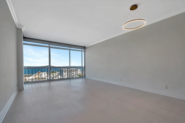 Building Photo - 2200 Sacramento St