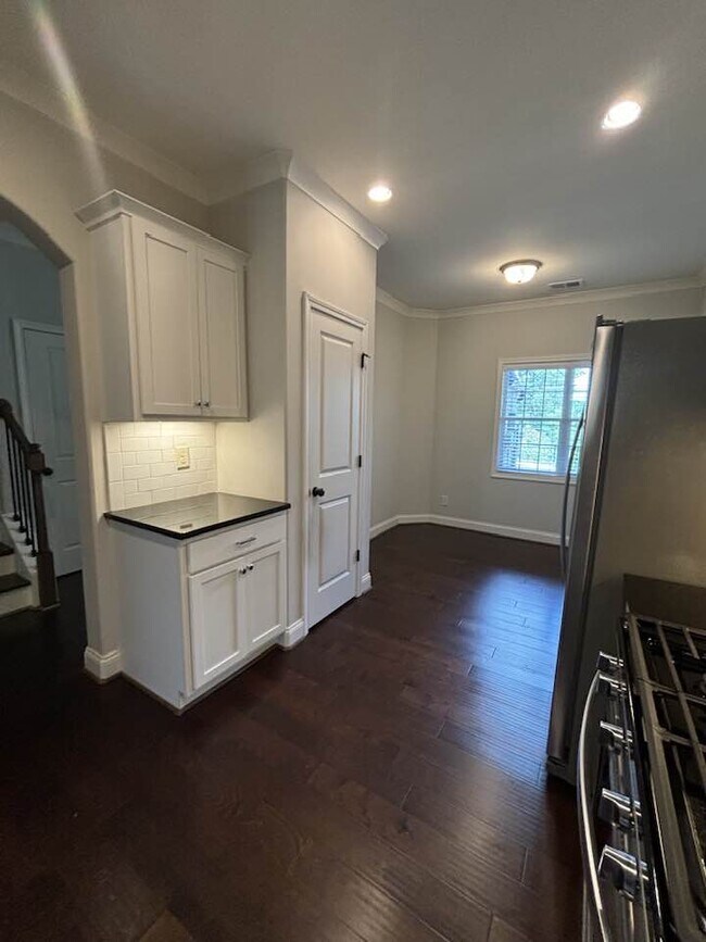 Building Photo - 4215 Lennox Dr