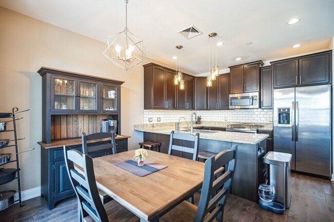 Building Photo - Gorgeous Conshohocken 3 Bedroom, 2.5 Bath END Unit Townhome With Amazing Views!