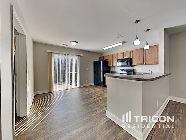 Building Photo - 2433 Terra Dr
