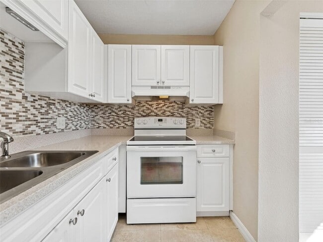 Building Photo - 13693 Orange Sunset Dr