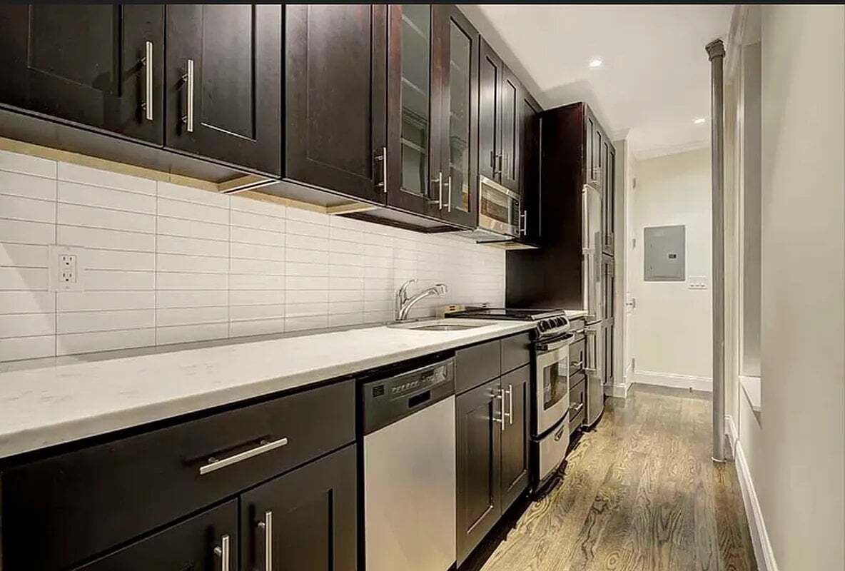 Building Photo - 313 E 92nd St