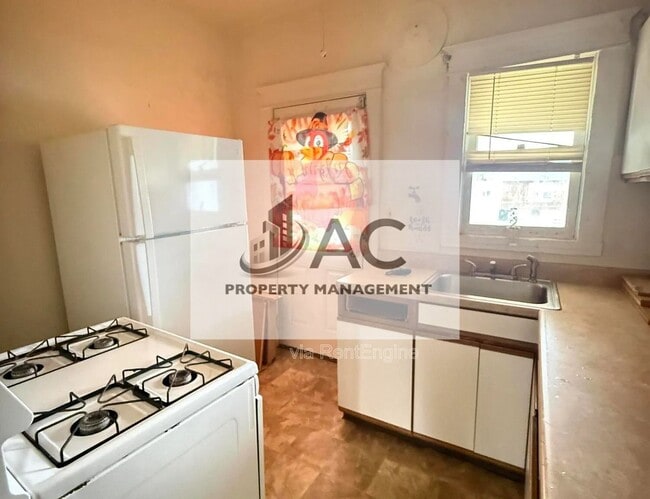 Building Photo - 1212 Queen Ave