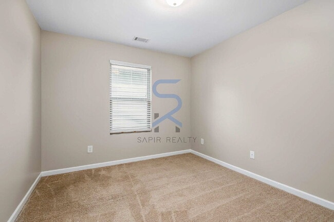 Building Photo - 317 Clover Brook Dr