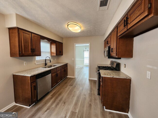 Building Photo - 419 Hannahatchee Ave