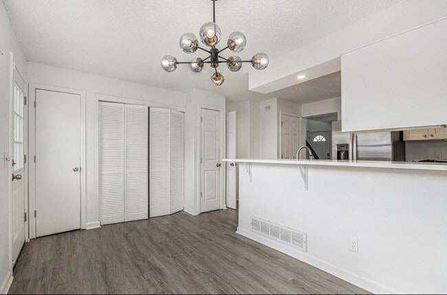 Building Photo - 8156 Washington St