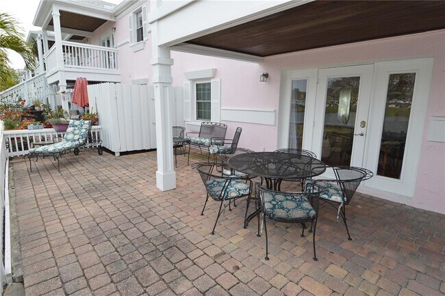 Building Photo - 213 Sea Horse Dr SE