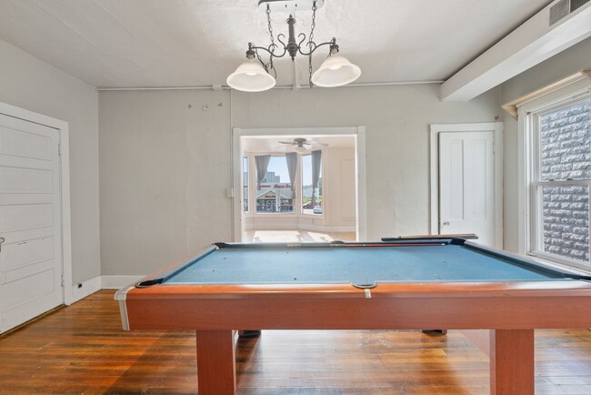 Building Photo - 2020 1/2 College St - Cedar Falls