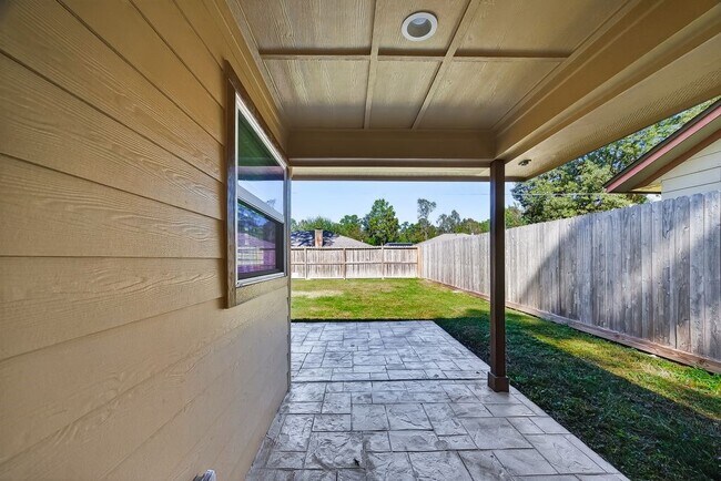 Building Photo - 2103 Woodway Dr