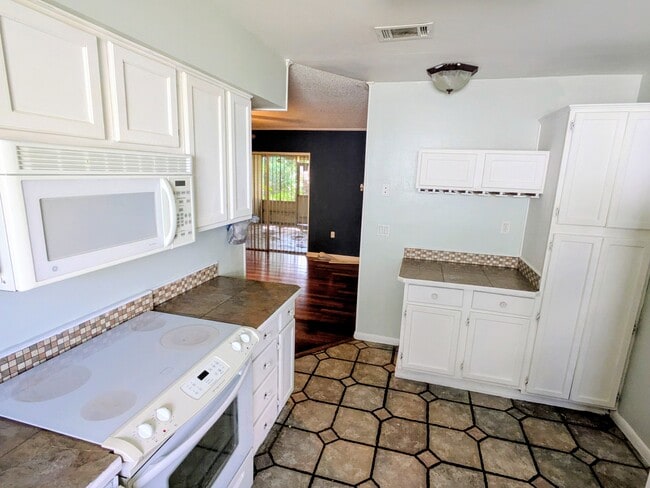 Building Photo - 4976 Oakbrooke Pl