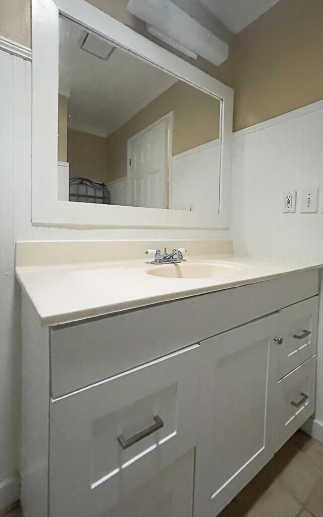 Building Photo - Three Bedroom Home in the Heart of Port Royal