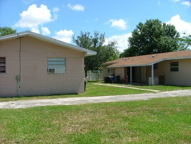 Building Photo - 1402-1434 34th Ave