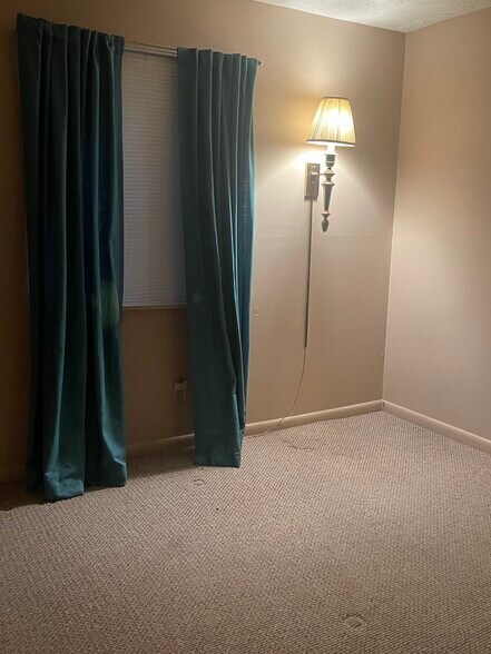 Building Photo - 283 Alpine Dr