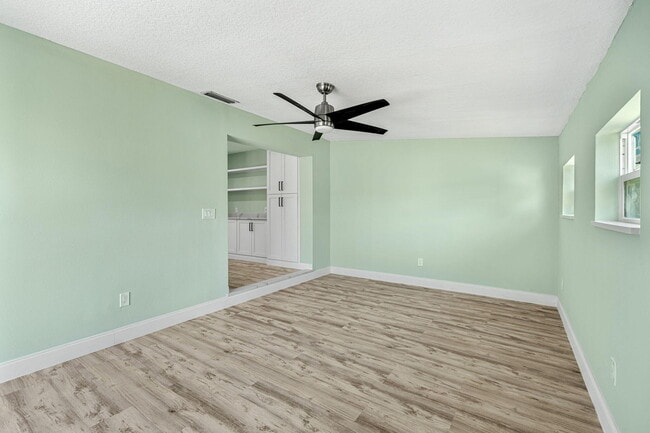 Building Photo - 406 Laurel St