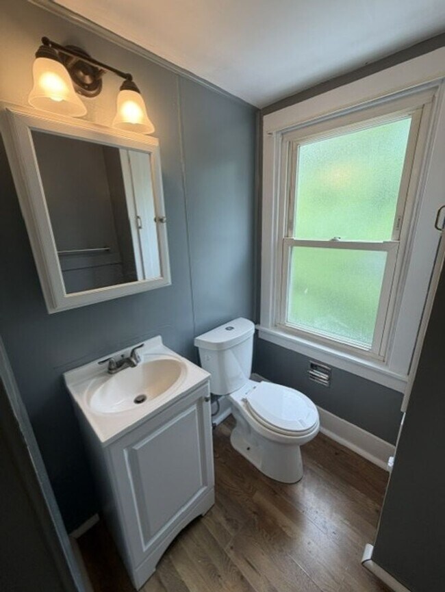 Building Photo - 256 Mabrick Ave
