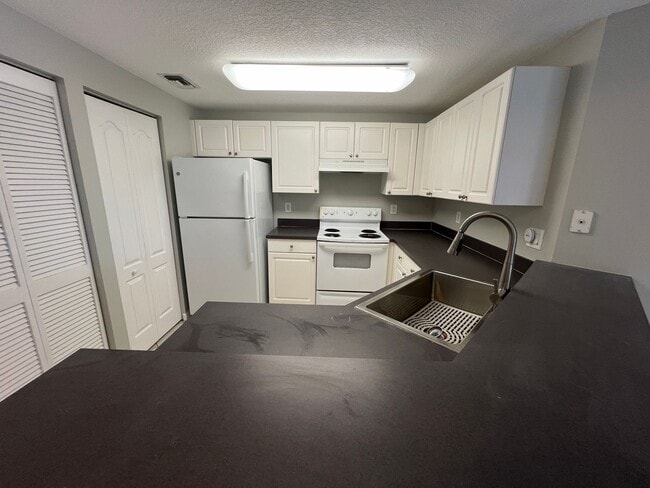Building Photo - Fairways Condo in Vero Beach