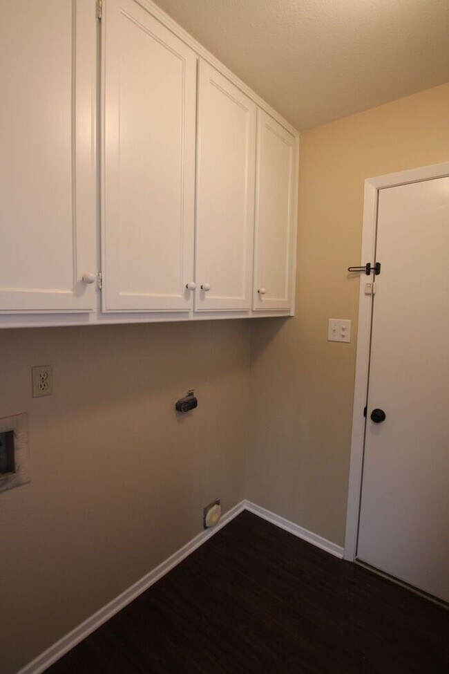 Building Photo - Available! Beautiful 3 bedroom in Whitehouse!