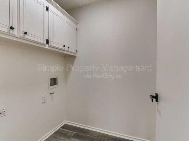 Building Photo - 6628 Laurel Dr