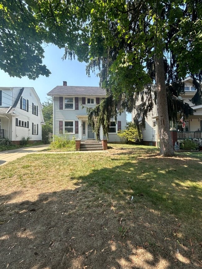 Building Photo - Spacious 3-Bedroom Single Family Home Available for Rent