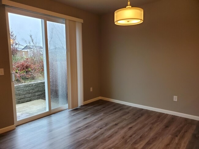 Building Photo - 6909 Delaney Ln NE