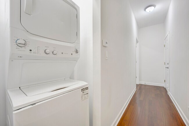 Building Photo - 1010 W Dakin St