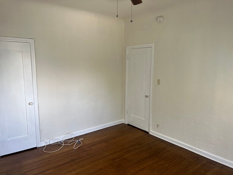 Building Photo - 2745 S Palm Grove Ave