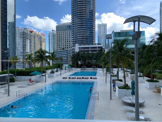 Building Photo - 950 Brickell Bay Dr
