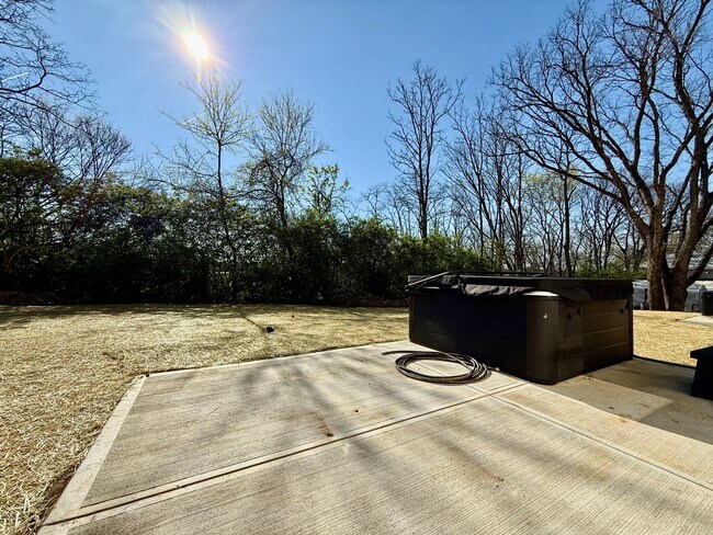 Building Photo - 5 Bed 3 Bath Home With Hot Tub In West Chester, OH