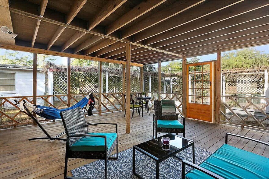 Building Photo - 8633 Emerald Isle Cir S