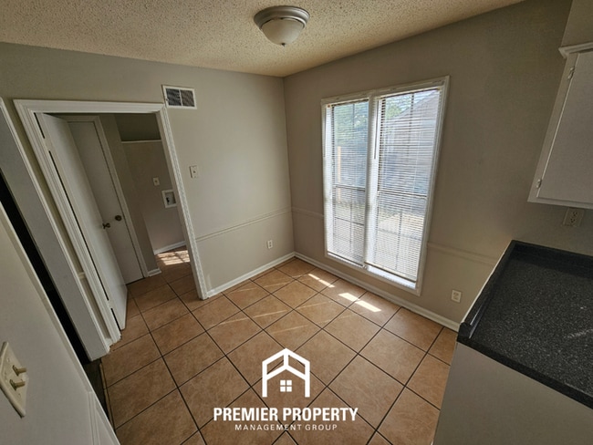 Building Photo - Modern 3BR/2BA Memphis Home | Vaulted Ceilings, Hardwood Floors & Dual Dining